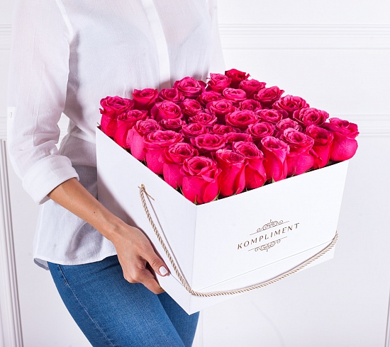 Hranata krabice růžových růží